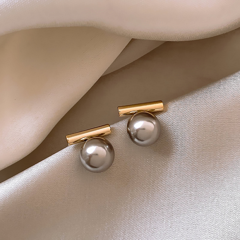 Boucles d’Oreilles en Or Ornées de Perles Noires