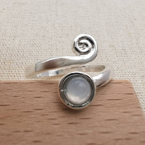 Bague Vintage Spirale Ornée d’une Pierre de Lune