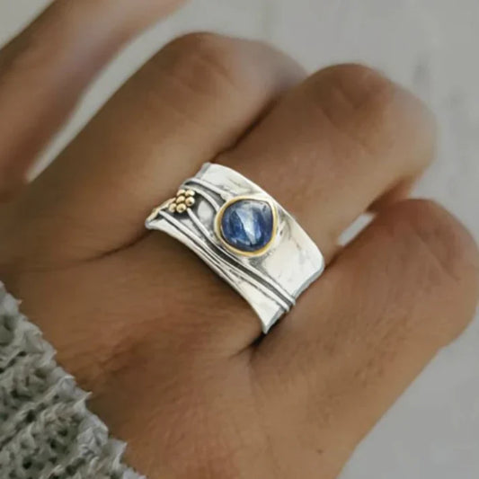 Moderne  Bague vintage en argent avec cristal bleu