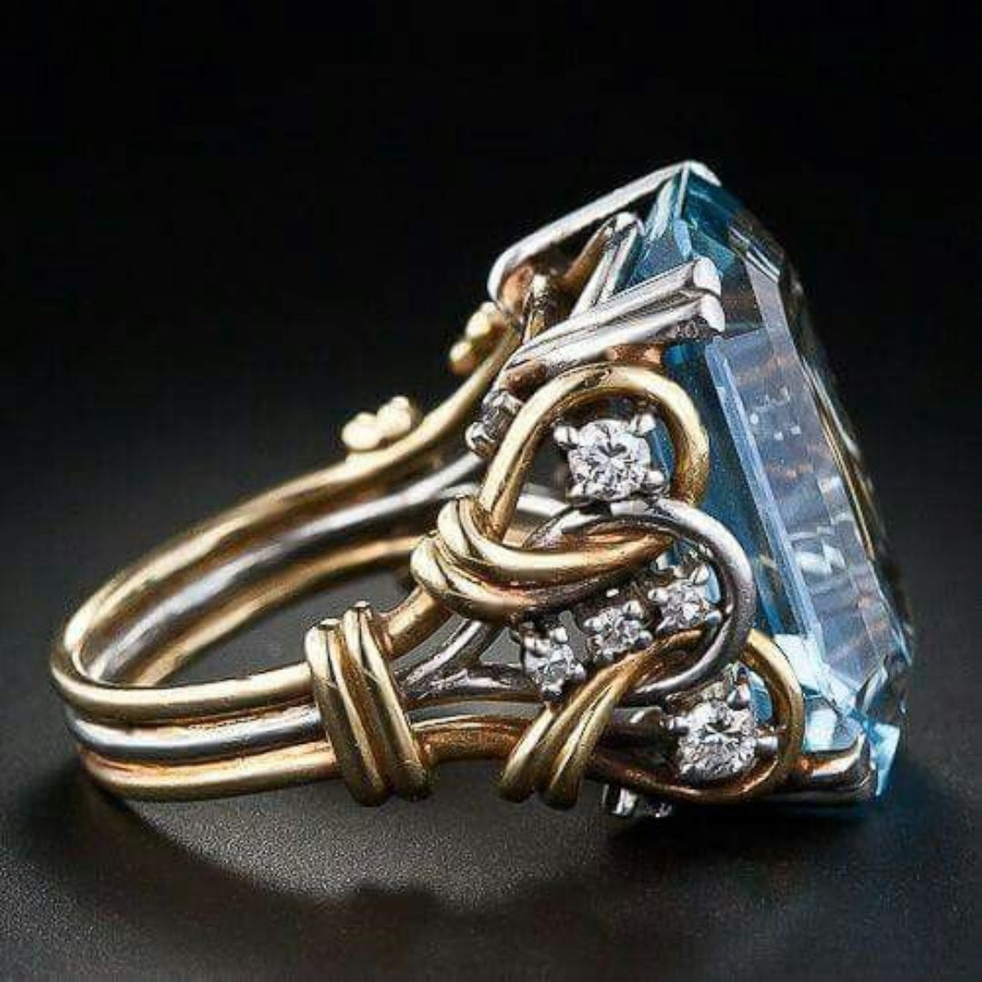 Bague Vintage en Or Ornée d’un Cristal Bleu