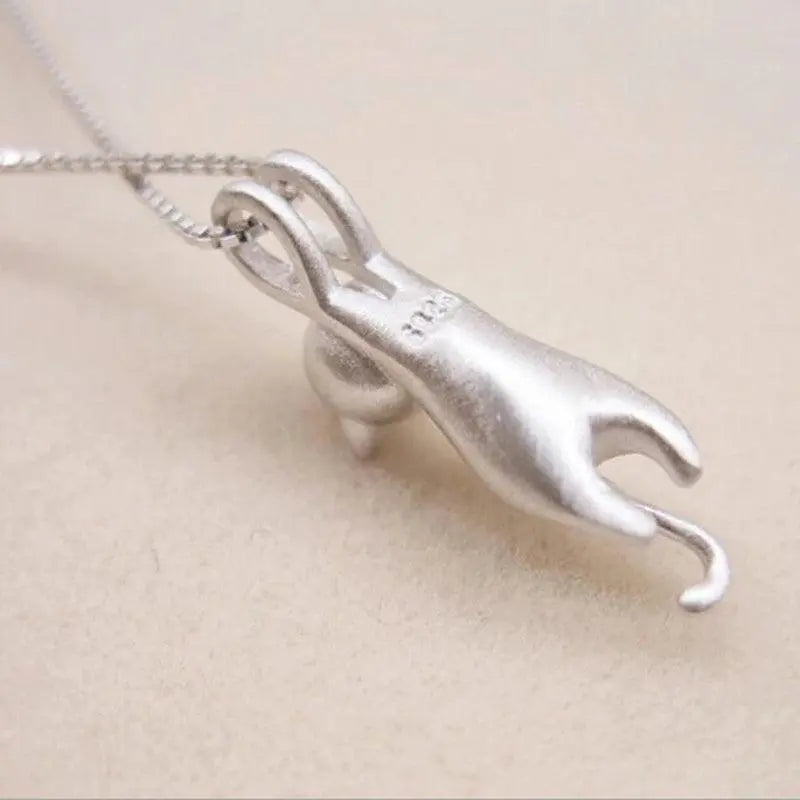Collier joyeux avec un chaton en argent 925