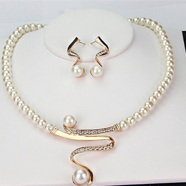 Ensemble de Collier et Boucles d'Oreilles en Perles Naturelles