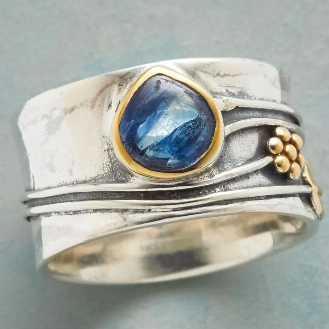 Moderne  Bague vintage en argent avec cristal bleu