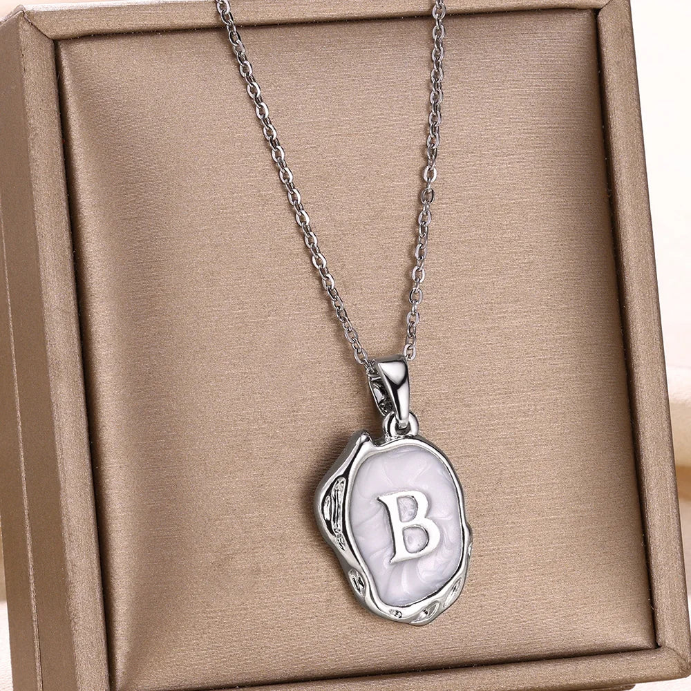 Collier océan plaqué or 18 carats avec initiales au fond de la mer