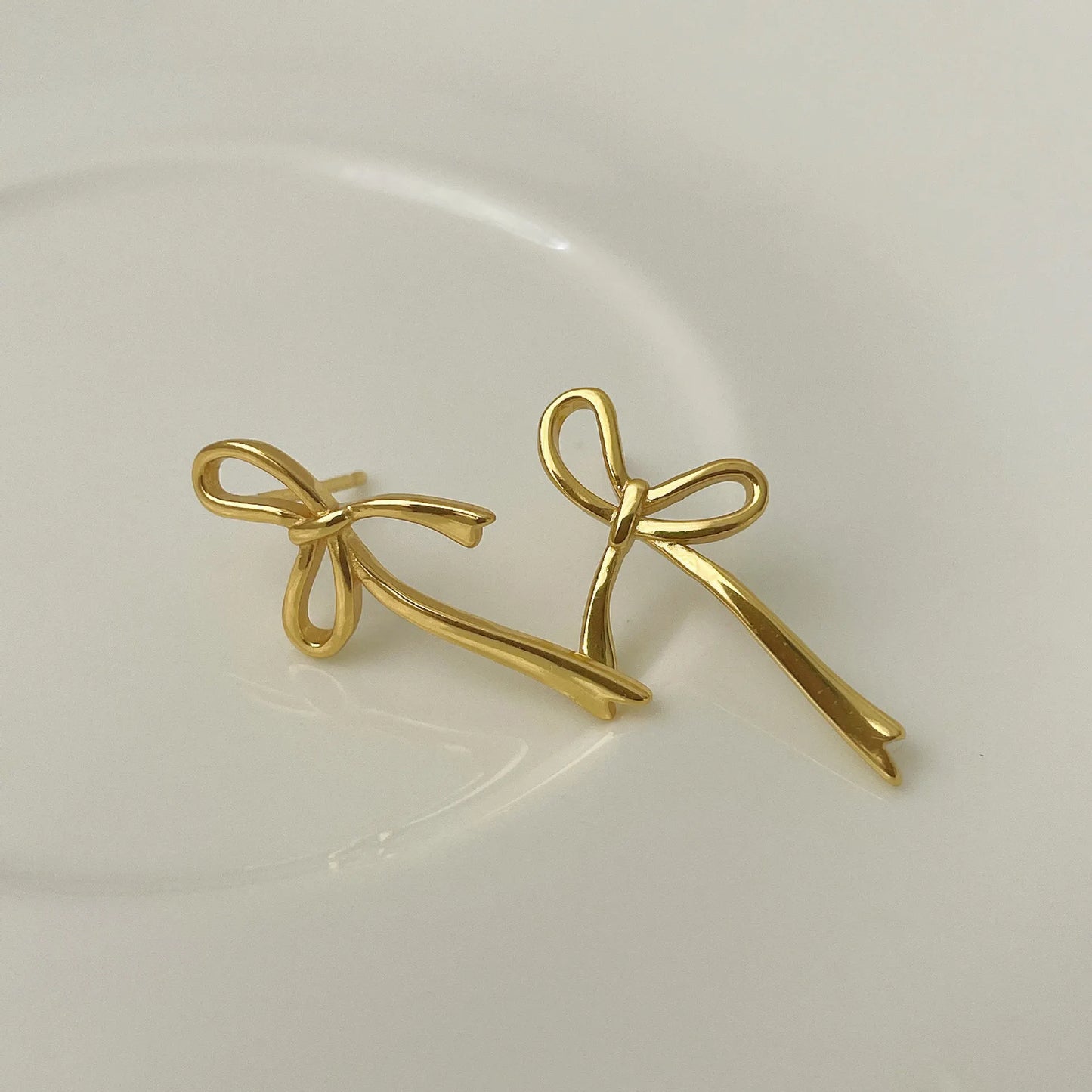 NINA™ | Boucles d’Oreilles Clous Nœud