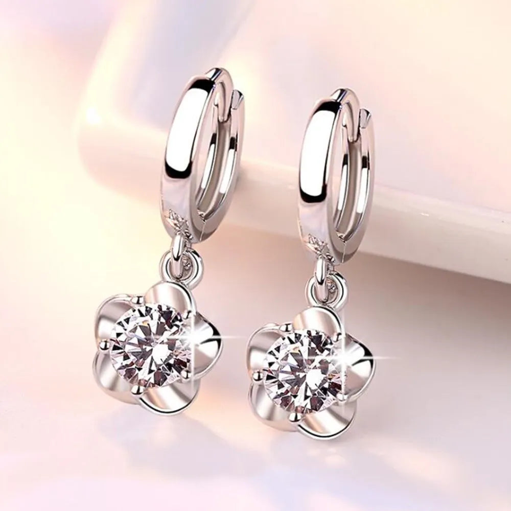 Boucles d'oreilles en argent avec des zircons violets et blancs