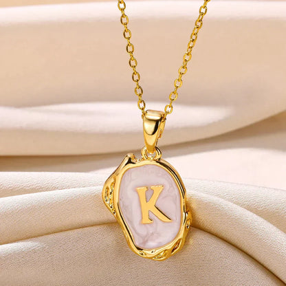 Collier océan plaqué or 18 carats avec initiales au fond de la mer