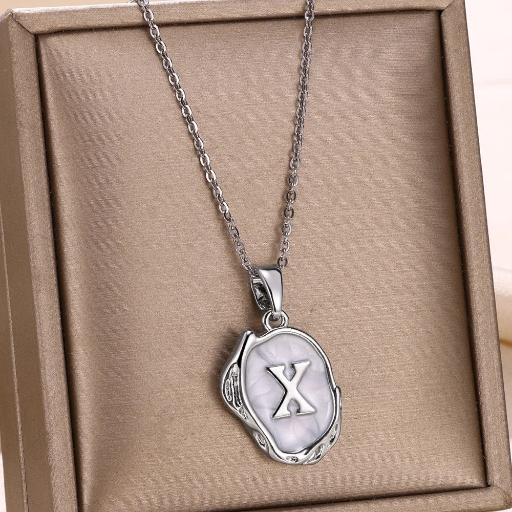 Collier océan plaqué or 18 carats avec initiales au fond de la mer