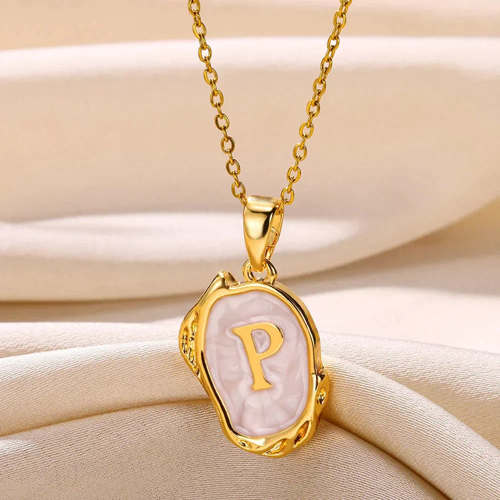 Collier océan plaqué or 18 carats avec initiales au fond de la mer