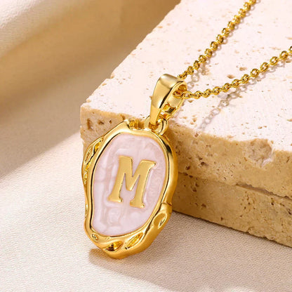 Collier océan plaqué or 18 carats avec initiales au fond de la mer