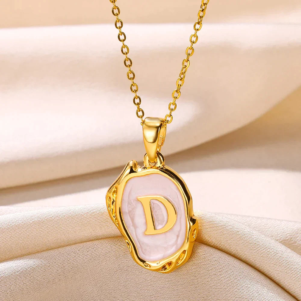 Collier océan plaqué or 18 carats avec initiales au fond de la mer