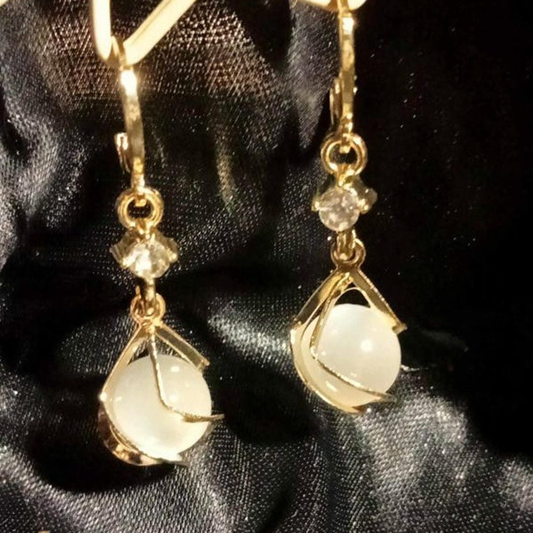 Pendantes en opale blanche