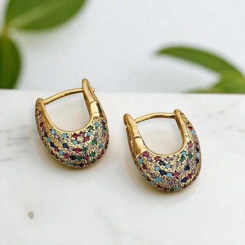 Élégantes boucles d'oreilles en cristal coloré