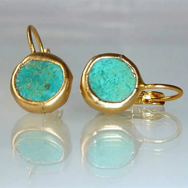 Élégantes boucles d'oreilles en or avec une pierre turquoise