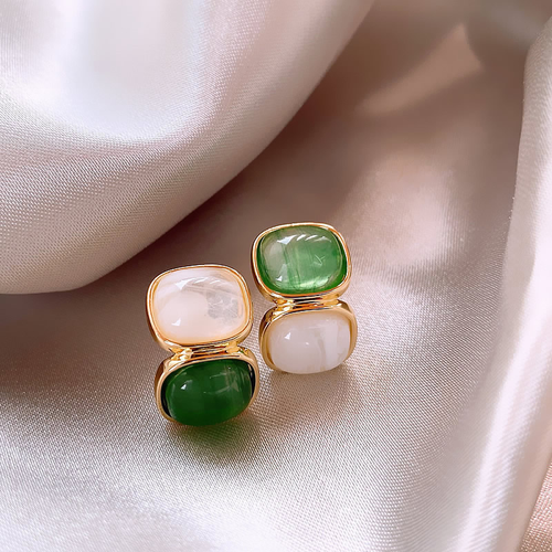 Boucles d’Oreilles en Or Serties de Pierres Blanches et Vertes