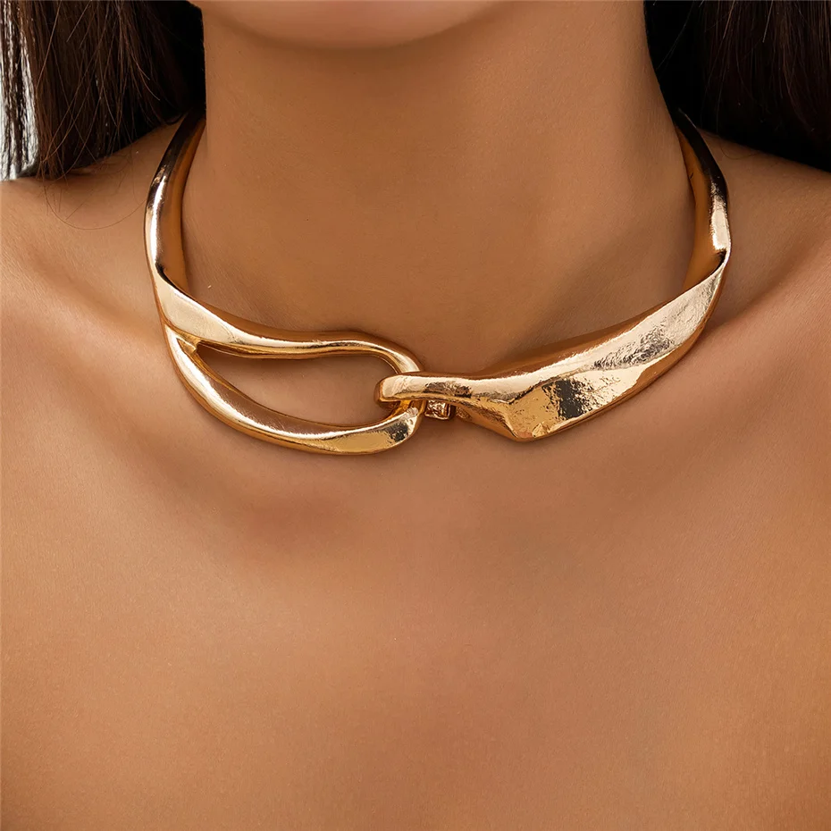 Collier en or à la texture audacieuse